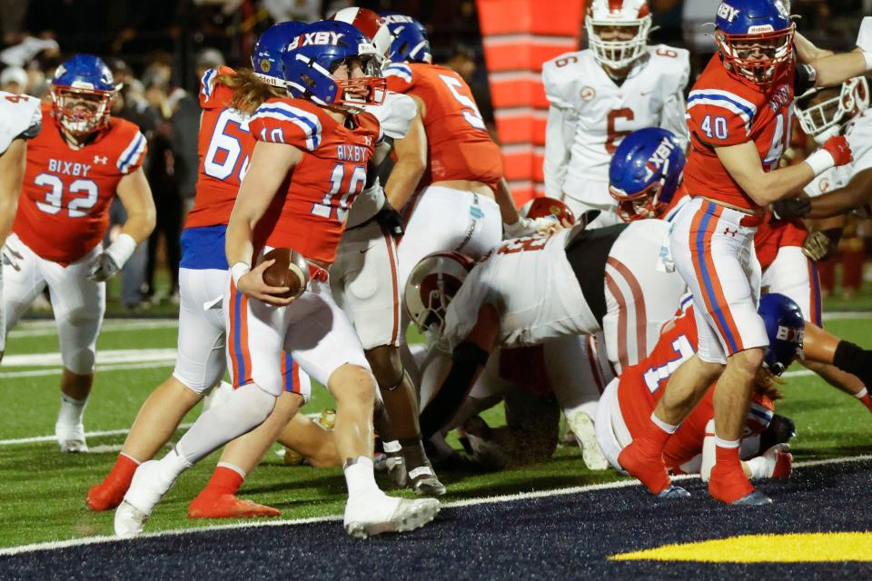 Bixby's Connor Kirby runs for a touchdown against Owasso on Friday night.