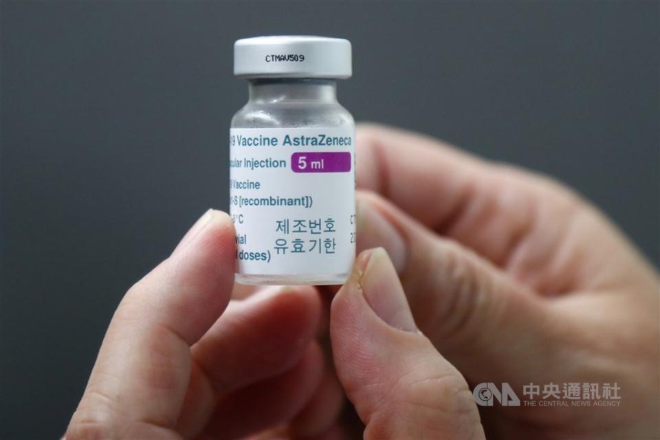 食藥署表示41萬劑新冠肺炎AZ疫苗  最快5月26日完成檢驗封緘配發接種。（中央社＼檔案照片）
