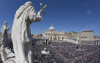 A large crowd is seen in St. Peter's Square from the Bernini colonnade during Pope Francis' Easter Mass, at the the Vatican, Sunday, April 20, 2014. Even before Mass began, a crowd of more than 100,000 was overflowing from the cobblestoned square, and many more Romans, tourists and pilgrims were still streaming in for the pontiff's tradition Easter greeting at noon (1000 GMT). (AP Photo/Alessandra Tarantino)