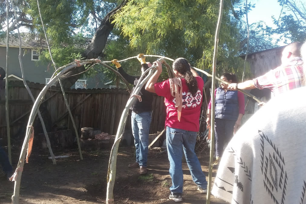 Members of the Oakland community group Nafsi Ya Jamii putting up a sweat lodge. (Photo/Wilson Riles Jr.)