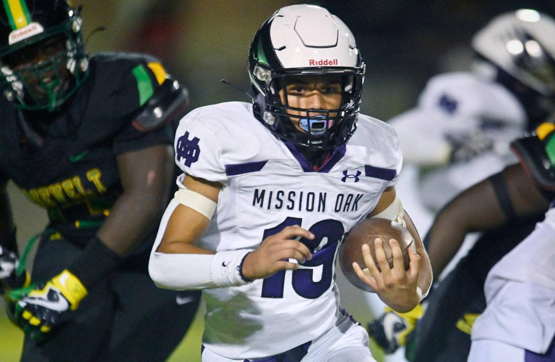 Mission Oak’s Achilles Sierra runs against Roosevelt Friday, Sept. 1, 2023 in Fresno. Mission Oak won, 31-7.