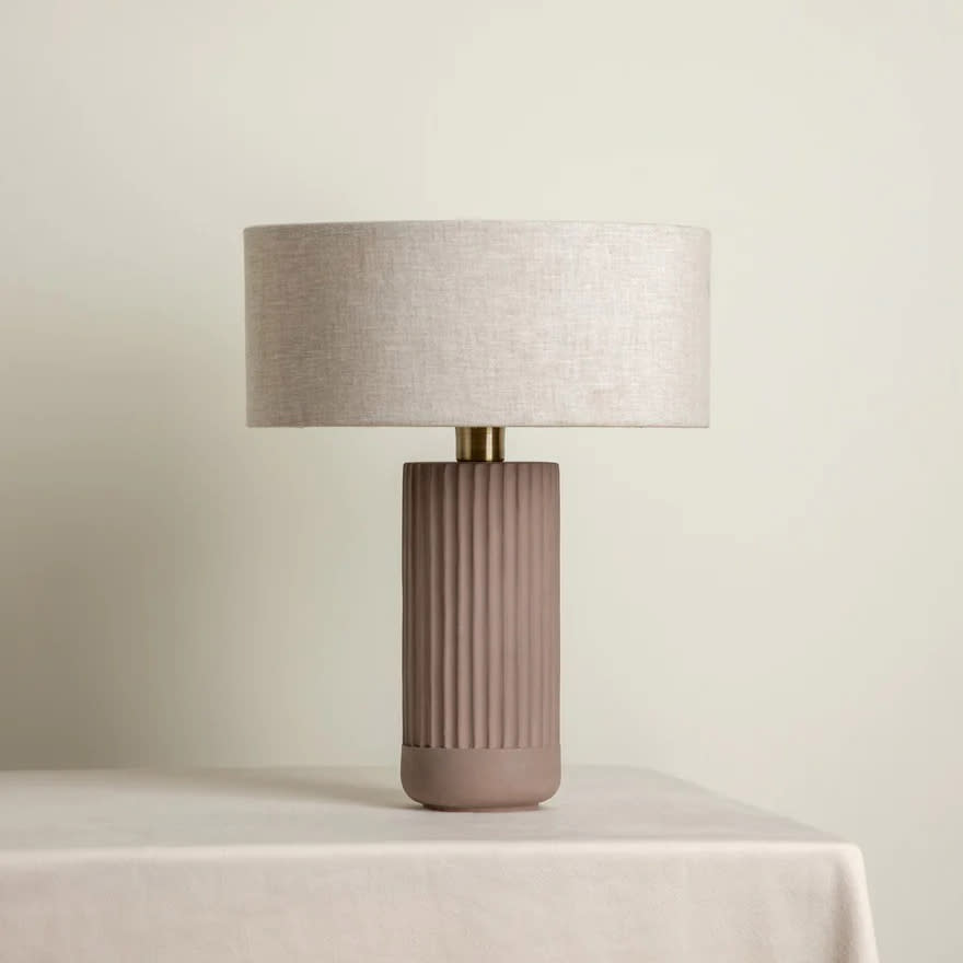 Lights&Lamps Avero Taupe Ribbed Concrete Table Lamp