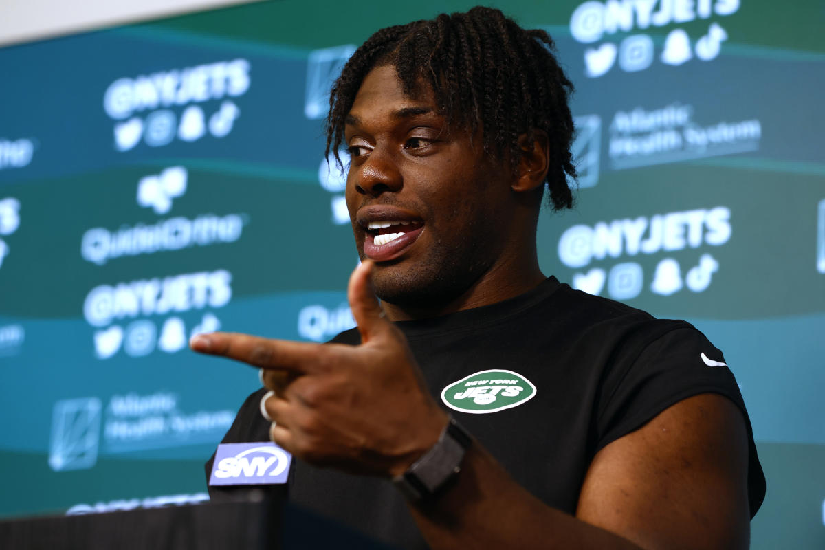 Jets DL Carl Lawson on Pluses (and Minuses?) of Pressuring QB Aaron Rodgers