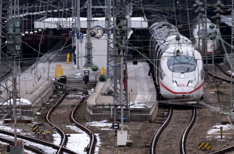 A Deutsche Bahn (DB) ICE train stands on a track at the main station. The train drivers' union GDL has called a six-day strike at Deutsche Bahn. The strike action is due to begin as early as 2.00 a.m. on 24 January. Sven Hoppe/dpa