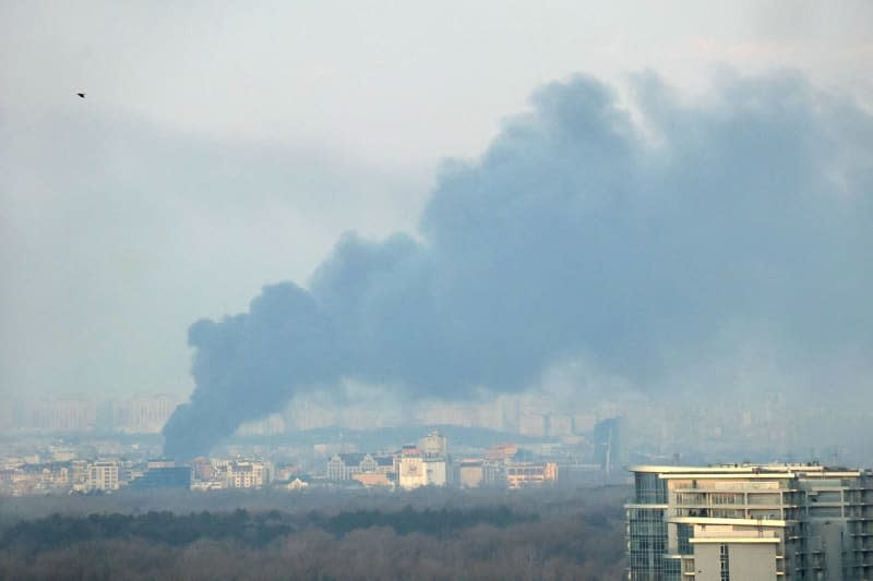 A plume of smoke rises over Kiev after the massive Russian missile attack on Friday morning. As reported, Russia launched around 110 missiles. The Ukrainian air defence forces downed 87 cruise missiles and 27 Shahed drones. -/Ukrinform/dpa