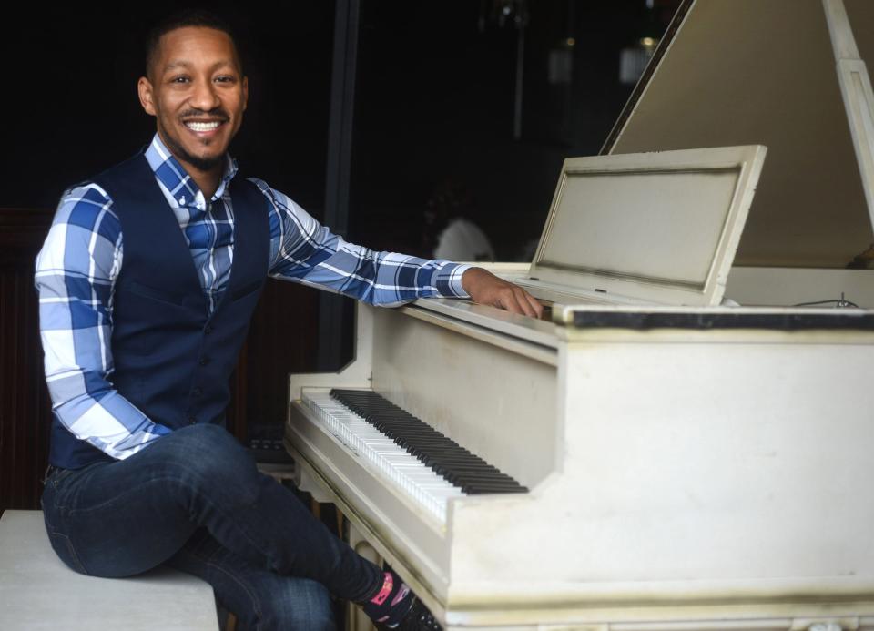 Wilmington musician Brian Whitted sits at the piano at Tails Piano Bar in Wilmington, N.C., Monday, December 7, 2020.   [MATT BORN/STARNEWS]