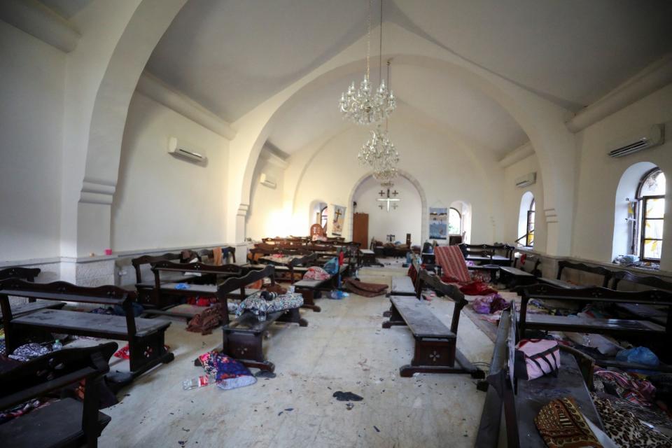 2023年10月18日，加薩市阿里醫院被炸隔天，醫院祈禱廳裡的狀況。路透社