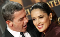 Cast members Antonio Banderas (L) and Salma Hayek pose to promote their animated film "Puss In Boots" in Berlin November 22, 2011. REUTERS/Fabrizio Bensch (GERMANY - Tags: ENTERTAINMENT)