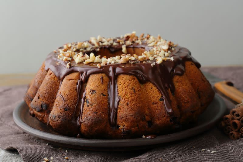 bundt cake with chocolate