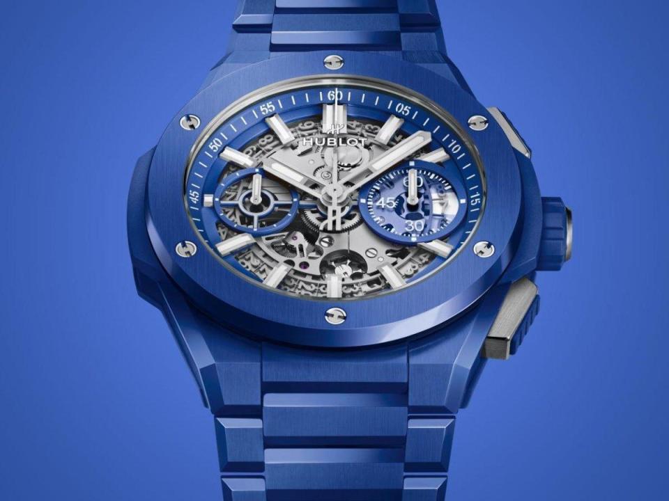 HUBLOT Big Bang Unico 靛藍色陶瓷「一體式鍊帶」計時碼錶，定價約NT$749,000。