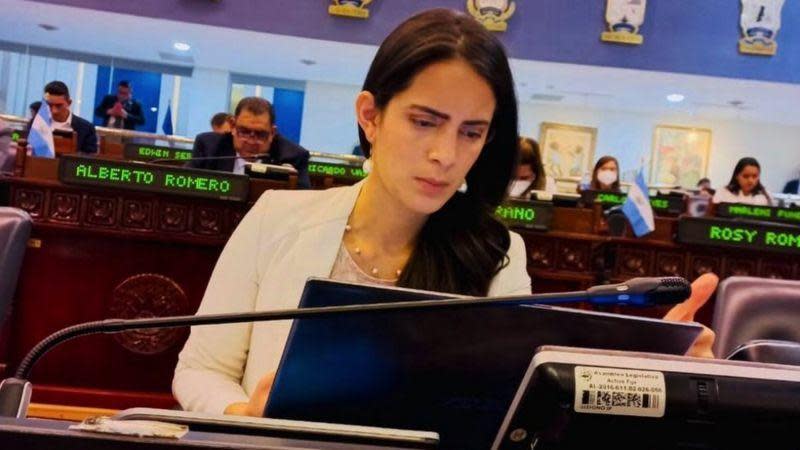 Claudia Ortiz, diputada por San Salvador con el partido Vamos