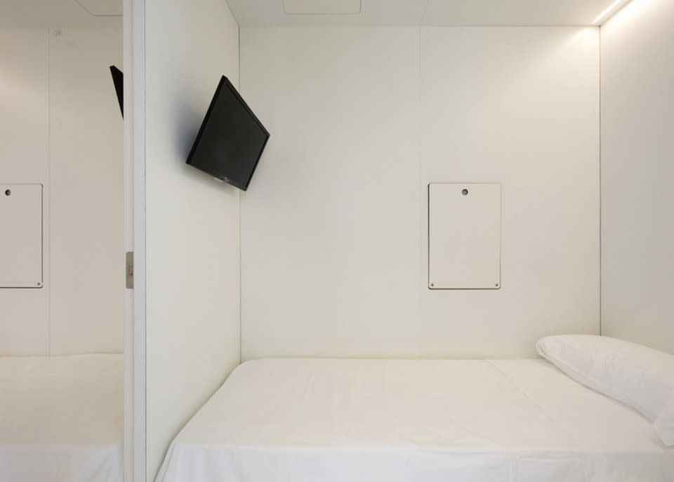 <p>Inside, the pod is washed in white. It pays an homage to Japan’s minimalist aesthetic. </p>