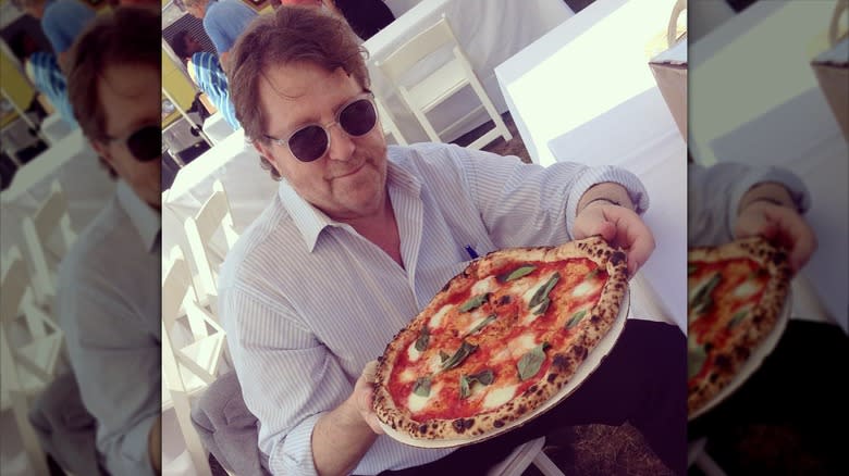 david rosengarten holds pizza