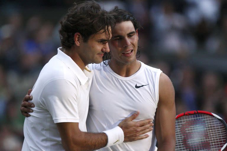El saludo en la red, después del triunfo de Nadal a Federer en Wimbledon 2008.