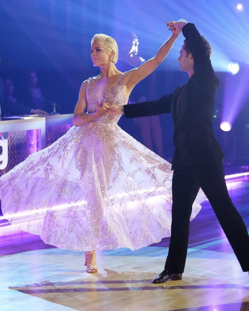 Selma Blair and Sasha Farber performed a waltz to Andra Day's "What the World Needs Now is Love" for their last dance.