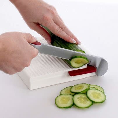 A paper trimmer for food