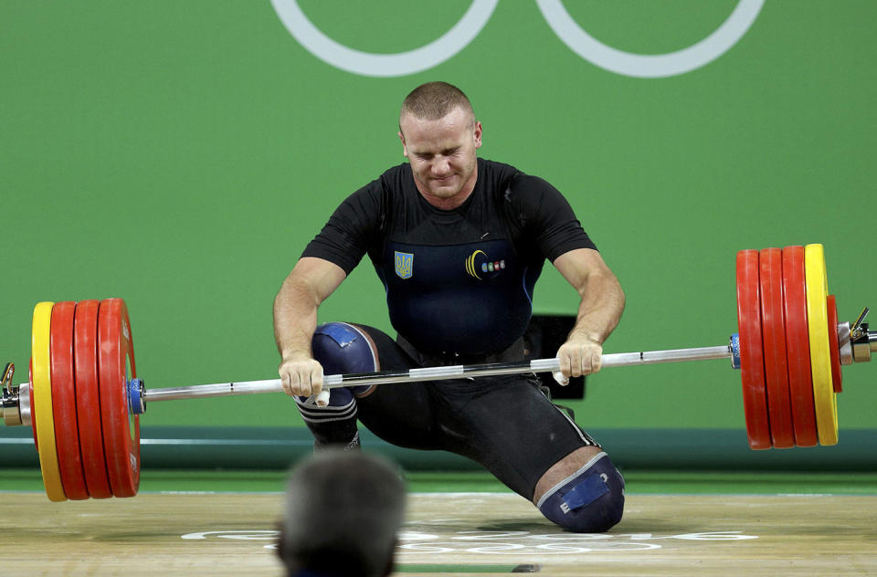 <p>Oleksandr Pyelyeshenko of Ukraine fails a lift during the men’s 85kg weightlifting final on August 12, 2016. (REUTERS/Stoyan Nenov) </p>