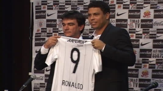 Foto de apresentação do Ronaldo no Corinthians