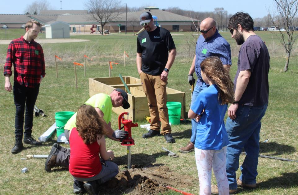 Woodbridge Elementary students building garden to benefit school, community