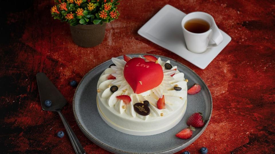「心心香印」水果奶油蛋糕。（圖／翻攝自「香格里拉台北遠東國際大飯店」臉書）