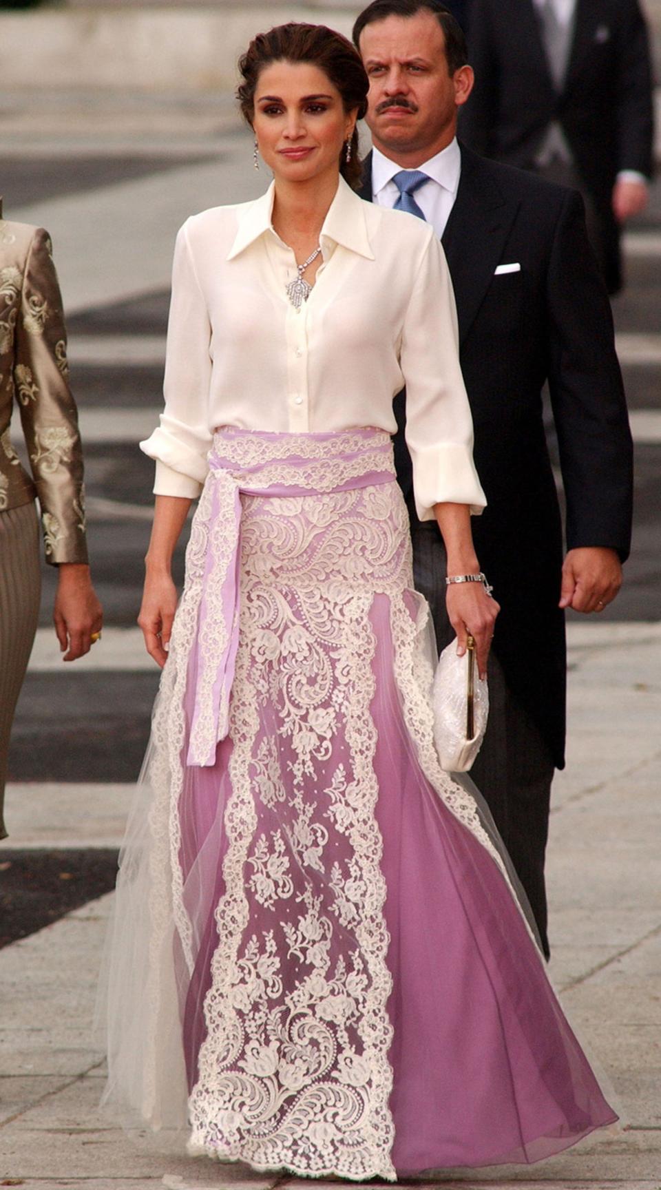 Queen Rania of Jordan in 2004, Queen Rania of jordan style
Queen Rania of jordan fashion
Queen rania of jordan outfits
Queen rania style
Queen rania fashion
Queen rania outfits
queen rania dresses
queen rania of jordan dresses
queen rania looks
