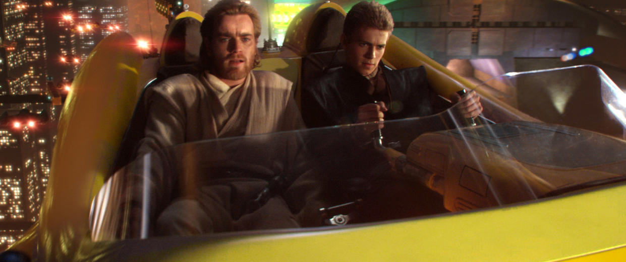 STAR WARS EPISODE II: ATTACK OF THE CLONES, Ewan McGregor, Hayden Christensen, Copyright 2002 Lucasfilm Ltd., courtesy Everett Collection