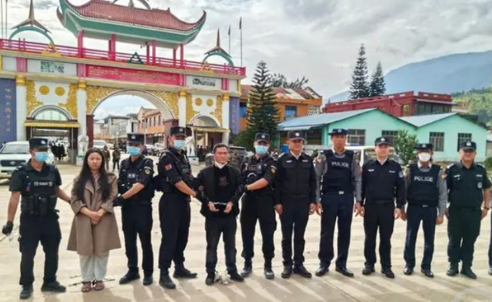 明珍珍和明國平已經被中國警方扣押。