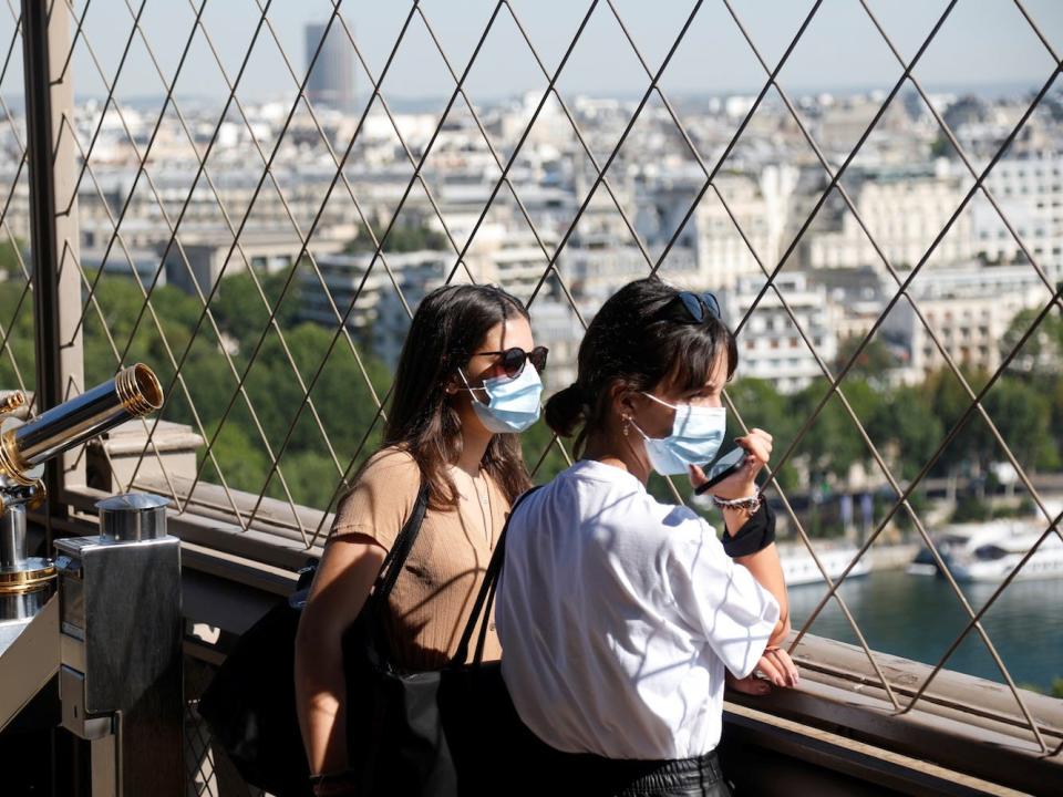 eiffel tower paris reopens