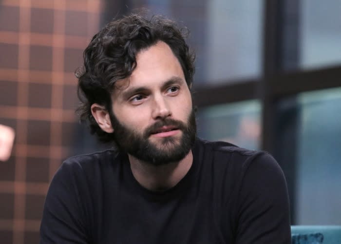 Por un momento, Penn Badgley llegó a creerse la broma de Blake Lively quien le hizo pensar que era hijo de Steve Tyler