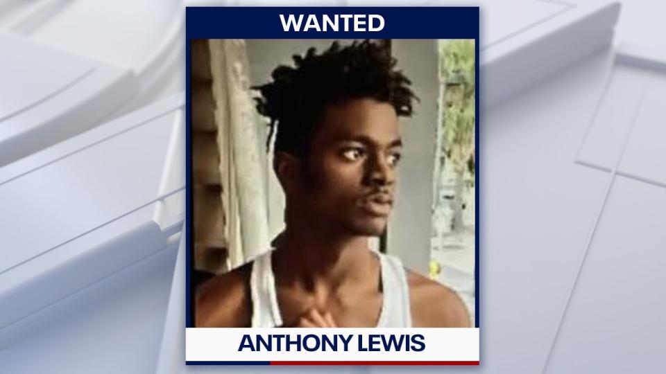 <div>Auburndale police are searching for murder suspect Anthony Lewis. Image is courtesy: Auburndale Police Department.</div>