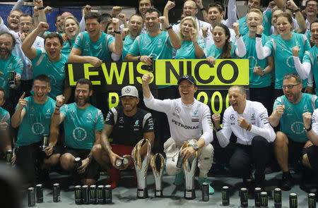 Formula One - F1 - Singapore Grand Prix - Marina Bay, Singapore- 18/9/16 Mercedes' Nico Rosberg of Germany and Mercedes' Lewis Hamilton of Britain celebrate. REUTERS/Edgar Su