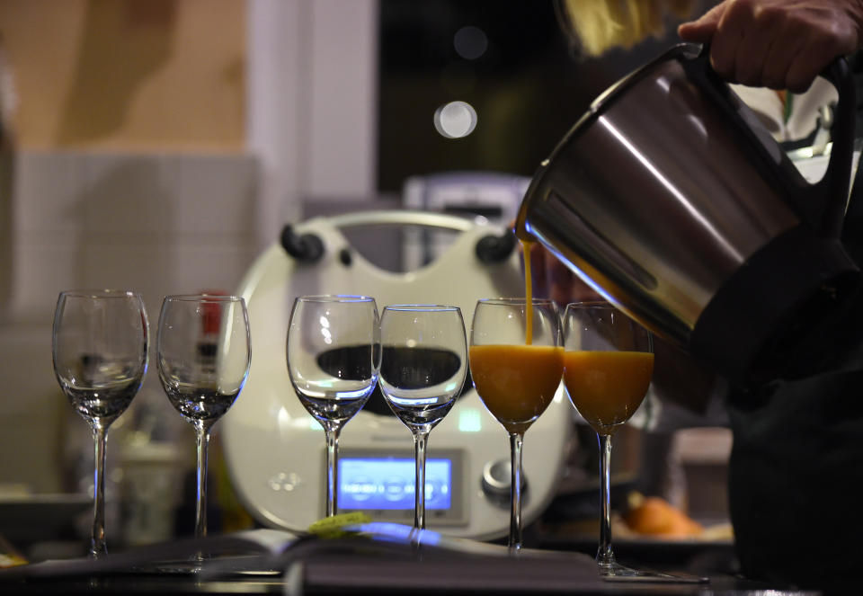 Auf die Schnelle ein Spitzen-Dinner zubereiten – das erhoffen sich viele vom Kauf eines Thermomix. (Bild: Getty Images)