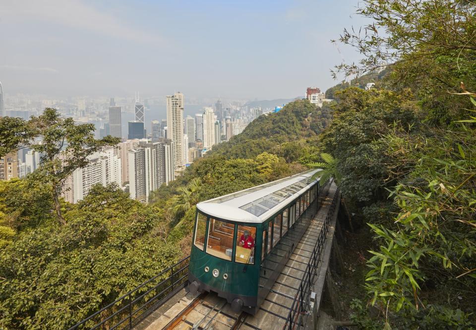 2022回顧香港本地10件旅遊大事！珍寶海鮮舫沉沒、東鐵綫過海、第六代山頂纜車開放