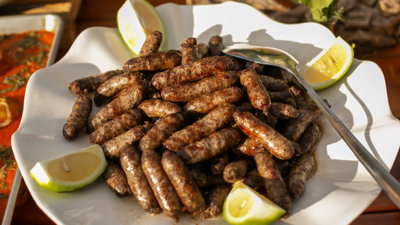 makanek on plate with lemon 