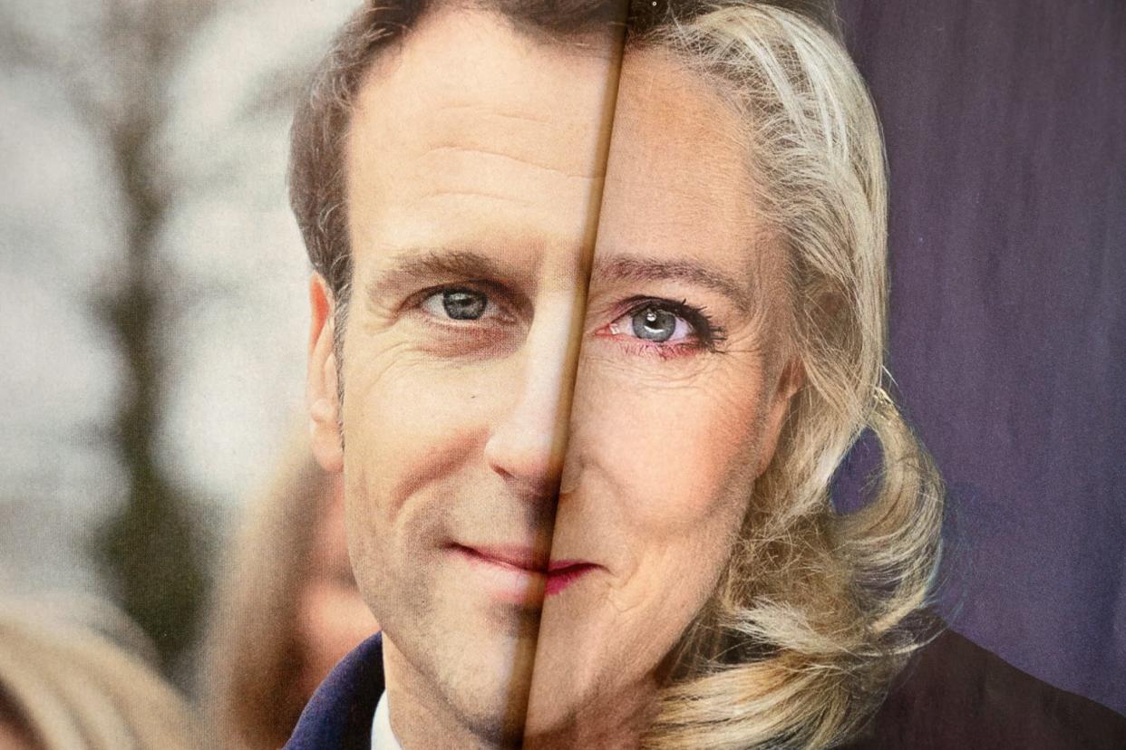 Des tracts pour Emmanuel Macron et Marine Le Pen lors de l'élection présidentielle de 2022. - Nicolas TUCAT / AFP