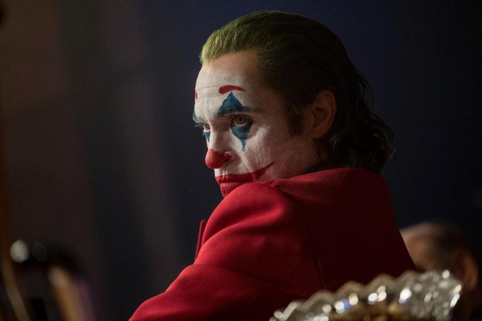 PHOTO / IG<a href="https://www.instagram.com/p/B2hLktth6fV/" rel="nofollow noopener" target="_blank" data-ylk="slk:@jokermovie;elm:context_link;itc:0;sec:content-canvas" class="link ">@jokermovie</a>