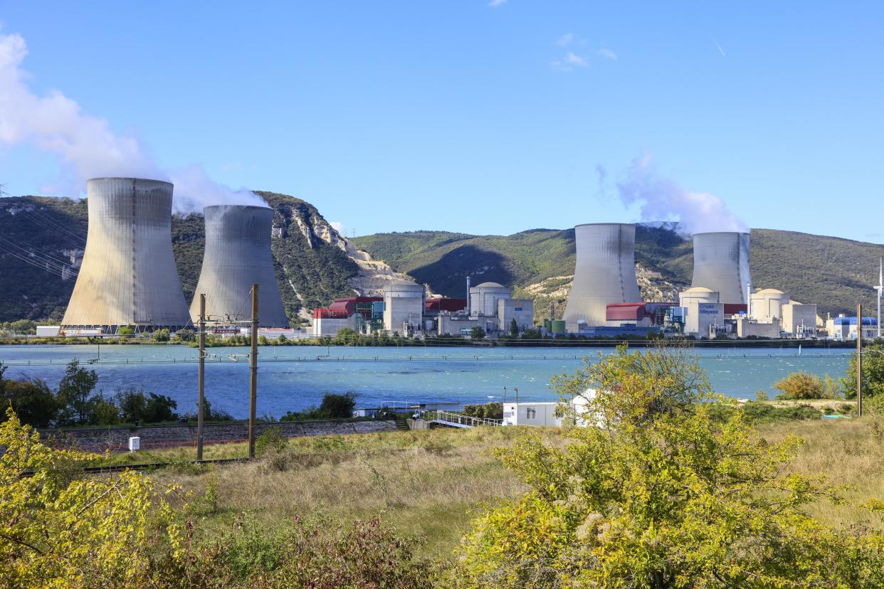 Atomkraftwerk an der Rhone. Frankreichs Linke und Rechte wollen den Stromexport an Deutschland stoppen. - Copyright: Picture Alliance