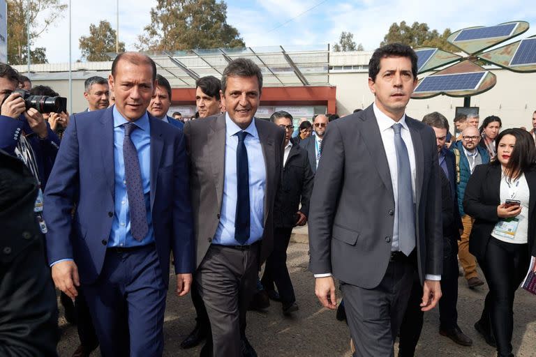 Omar Gutiérrez, Sergio Massa y Eduardo "Wado" de Pedro, en Neuquén