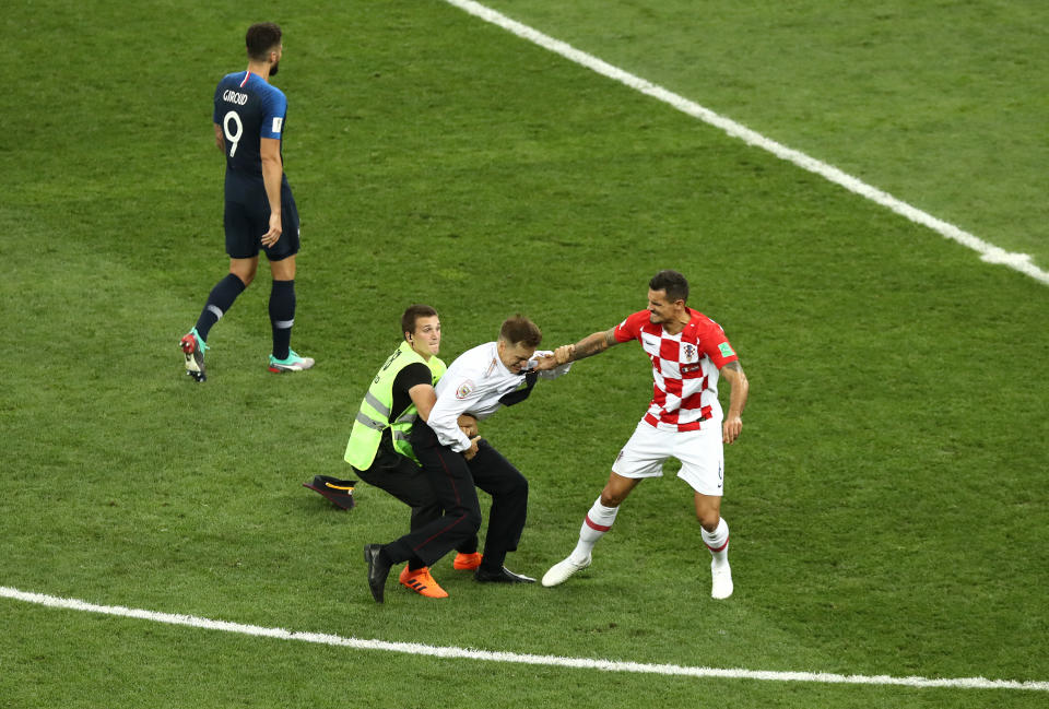 Espontáneos interrumpieron la final en el Estadio Luzhniki