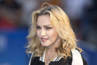 <p><span><span>Madonna hat einmal bei </span></span><span><span>Dunkin</span></span><span><span>’ Donuts am Times Square gearbeitet, verlor aber angeblich ihren Job, weil sie die Marmelade eines Donuts auf einen Kunden spritzte. [Bild: PA]</span></span> </p>