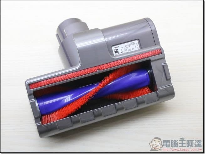 Dyson V8 Fluffy開箱評測體驗新一代設計超強續航噪音減半的多功能無線吸塵器