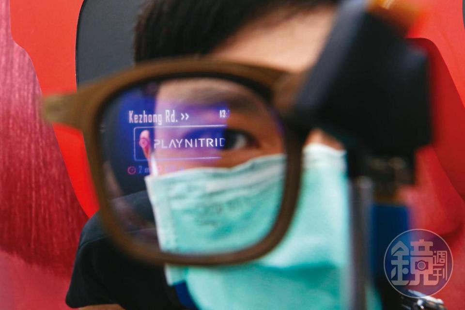 錼創在2023 Touch Taiwan展會上，展示時尚的AR眼鏡，吸引各界高度關注。