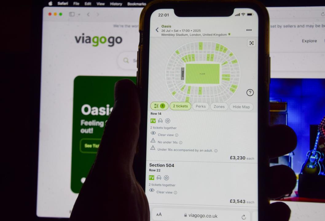 London, UK. 30th August 2024. Oasis reunion tour tickets are listed for over £3000 on secondary ticket site Viagogo. The Manchester rock band, led by Noel and Liam Gallagher, returned after 15 years. Credit: Vuk Valcic/Alamy