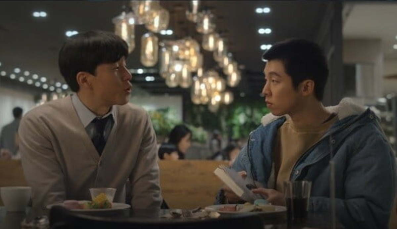 宋德浩（右）曾演出話題韓劇《少年法庭》，左為金武烈。（翻攝畫面）