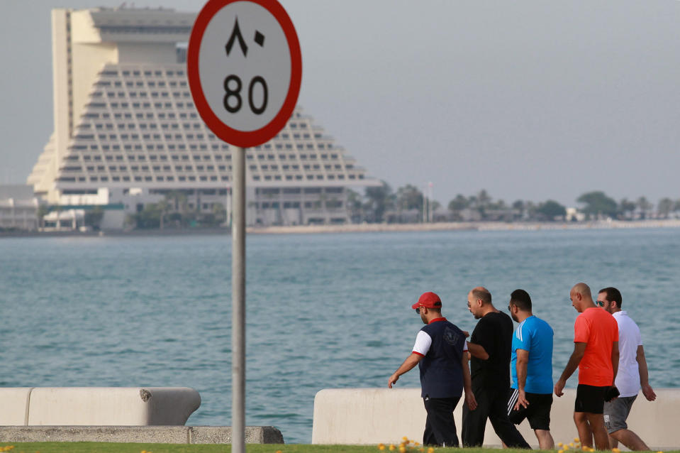 <p>Men walk on the corniche in Doha, Qatar, June 6, 2017. (Photo: Naseem Zeitoon/Reuters) </p>