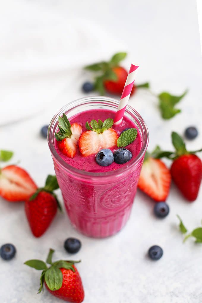 Tropical Strawberry Pitaya Smoothie