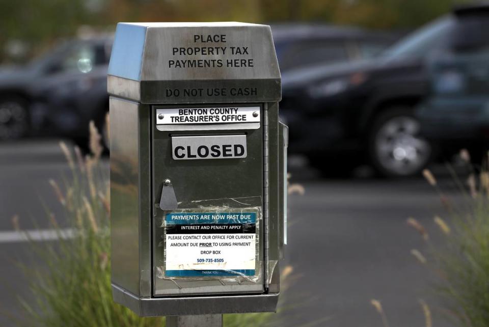 The Benton County Treasurer’s Office maintains a property tax payment drop box, opened during tax collection season, in the parking lot of the new administration building complex in west Kennewick. Herald/Bob Brawdy/bbrawdy@tricityherald.com