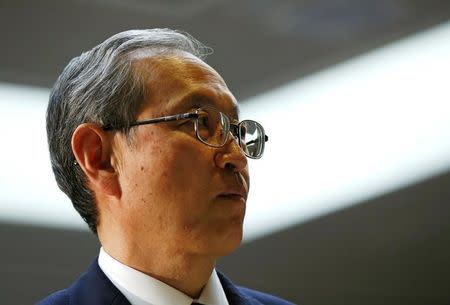 Toshiba Corp incoming President and chief executive Satoshi Tsunakawa attends a news conference at the company headquarters in Tokyo, Japan May 6, 2016. REUTERS/Issei Kato