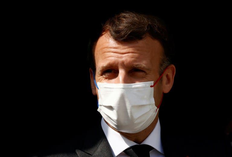 Le président français Emmanuel Macron lors d'une visite dans un hôpital à Reims, le 14 avril 2021 - CHRISTIAN HARTMANN © 2019 AFP