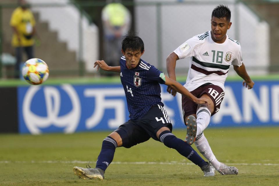 Japan's Shinya Nakano, left, and Mexico's Efrain Alvarez,